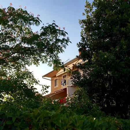 Devescovi Apartment *